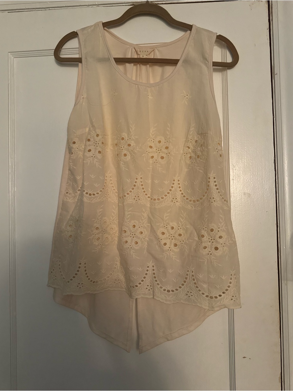 Adiva Cream Eyelet Embroidered Sleeveless Top Size L